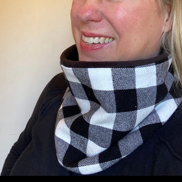 Buffalo Check Fleece Neck Warmer Gaiter - Picture 1 of 9